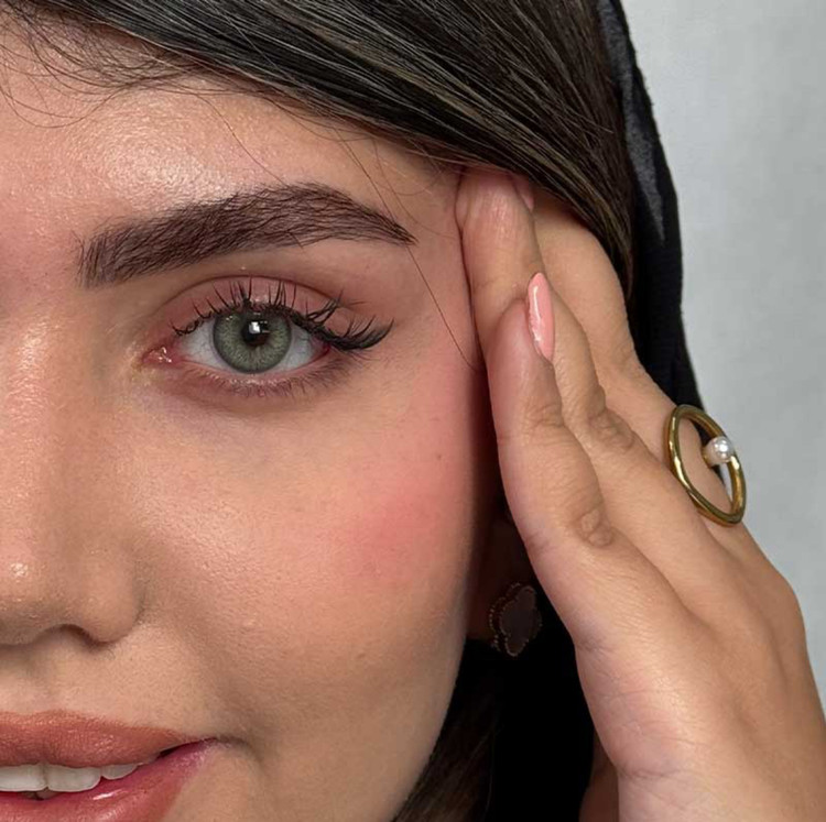 لنز رنگی رز طوسی دور مشکی لیلی گرین