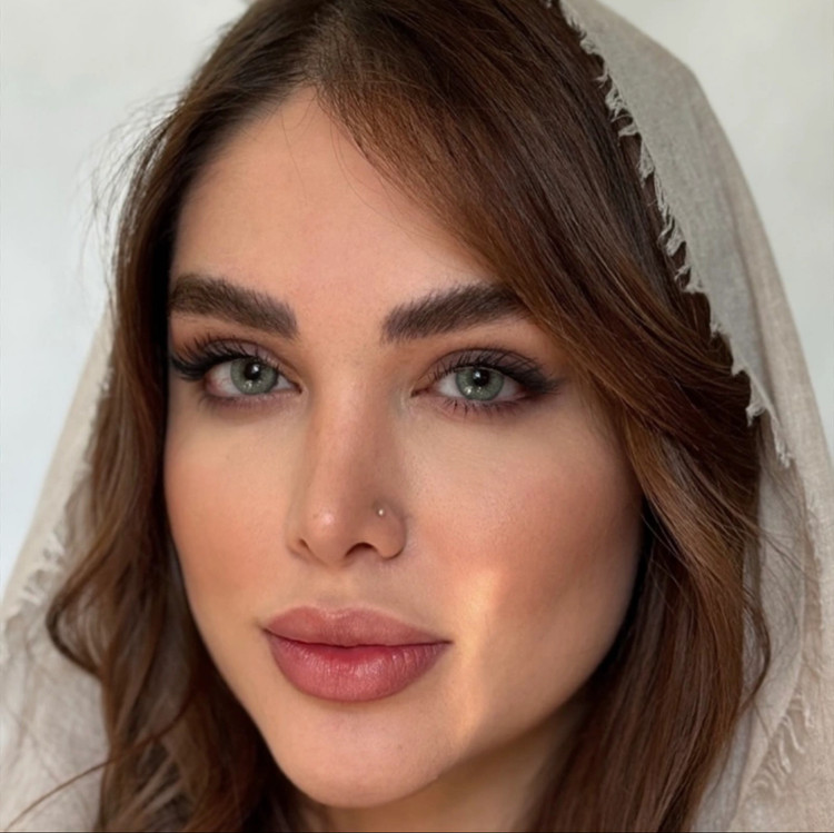 لنز رنگی رز طوسی دور مشکی لیلی گرین