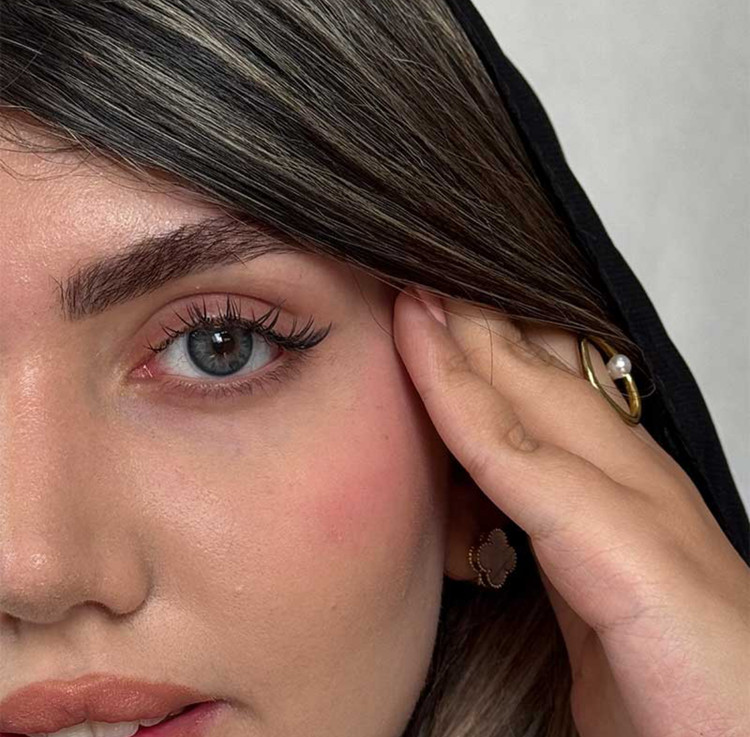 لنز رنگی رز طوسی ابی دور مشکی آلیس بلو