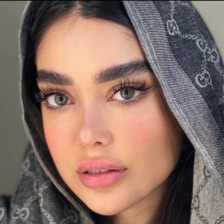 لنز رنگی رز سبز دور مشکی کلارا گرین