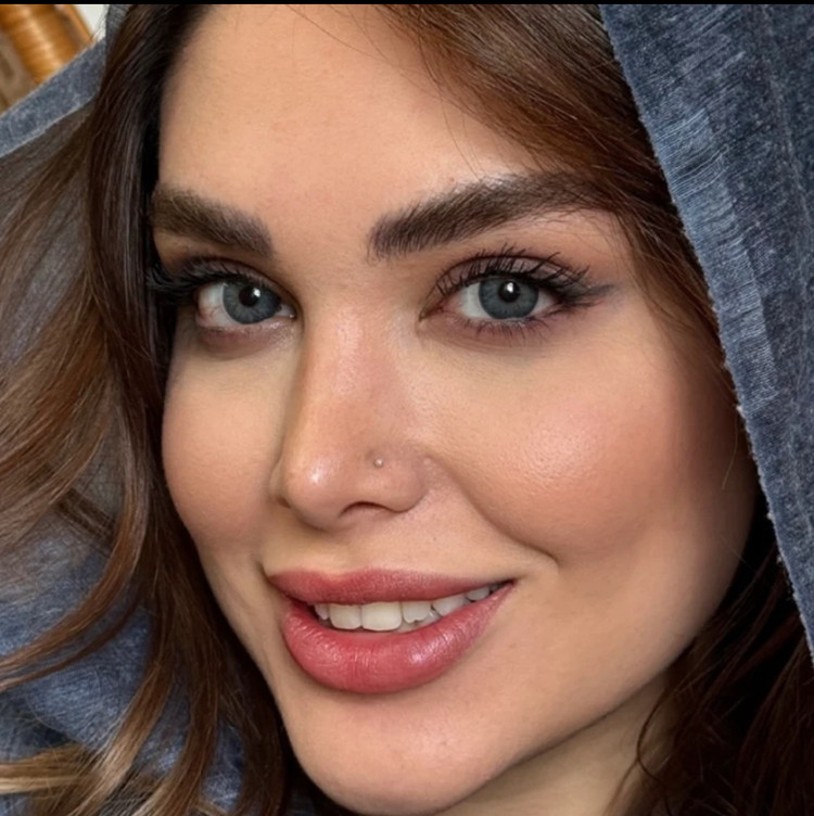لنز رنگی رز طوسی دور مشکی کلارا گری