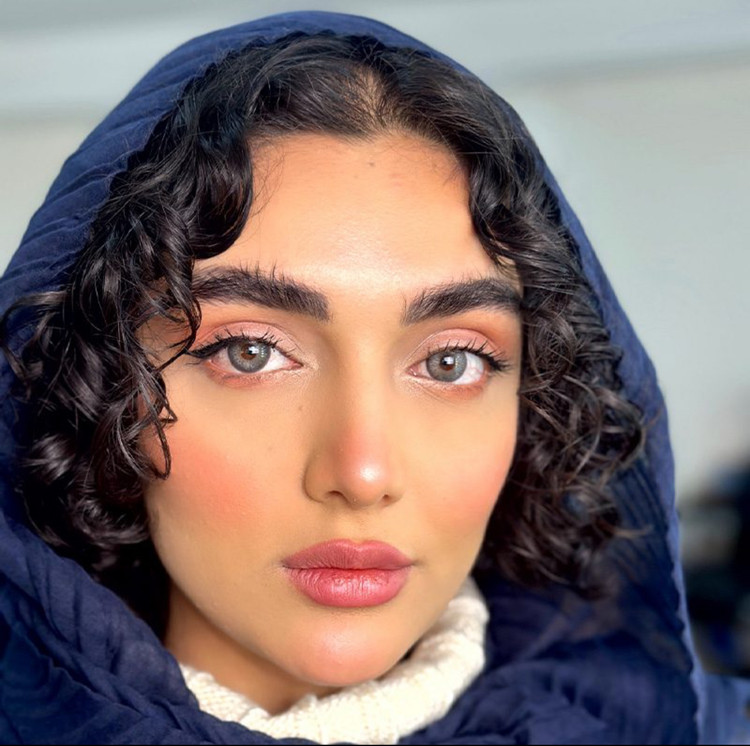 لنز رنگی سالانه یونیک نیاگارا طوسی دور مشکی