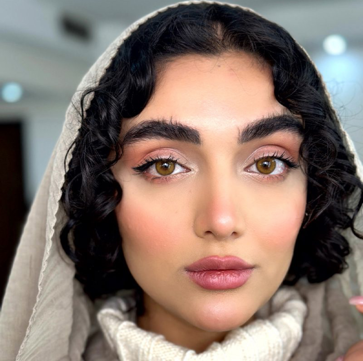 لنز رنگی سالانه لاتینا یونیک عسلی زیتونی
