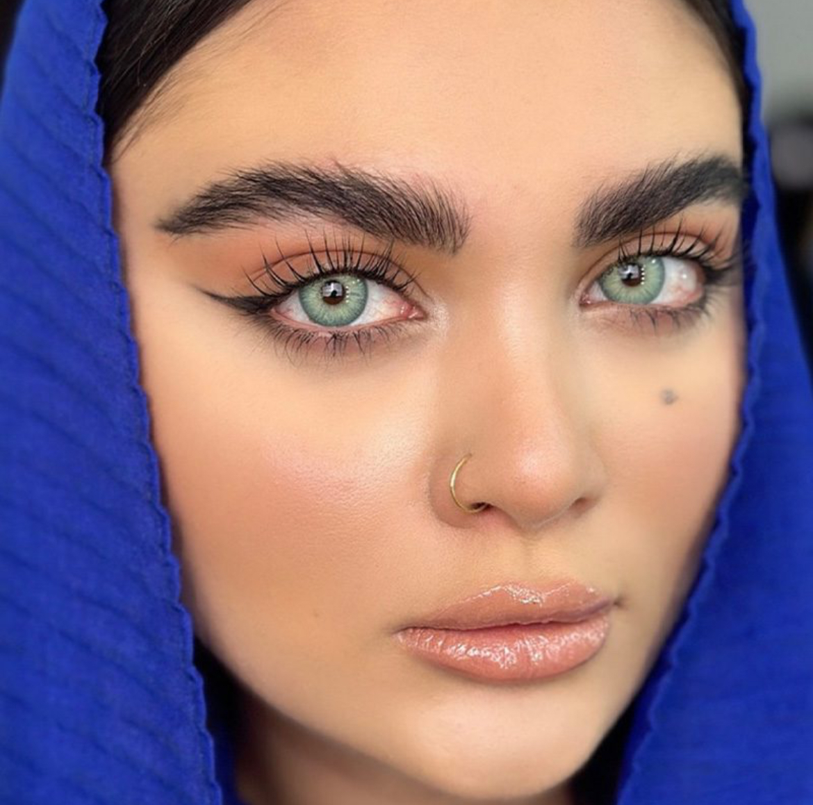 لنز رنگی سالانه باربی بلو یونیک