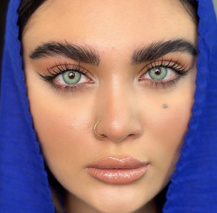 لنز رنگی سالانه باربی بلو یونیک