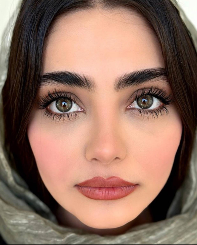 لنز رنگی سالانه آرمی گرین یونیک طوسی سبز دور مشکی