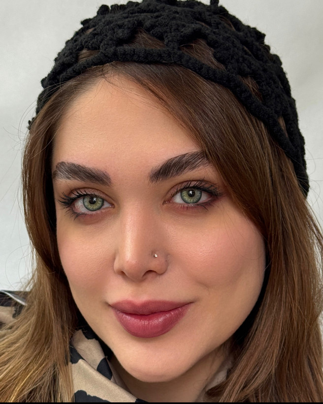 لنز رنگی سالانه نچرال گرین یونیک دور مشکی