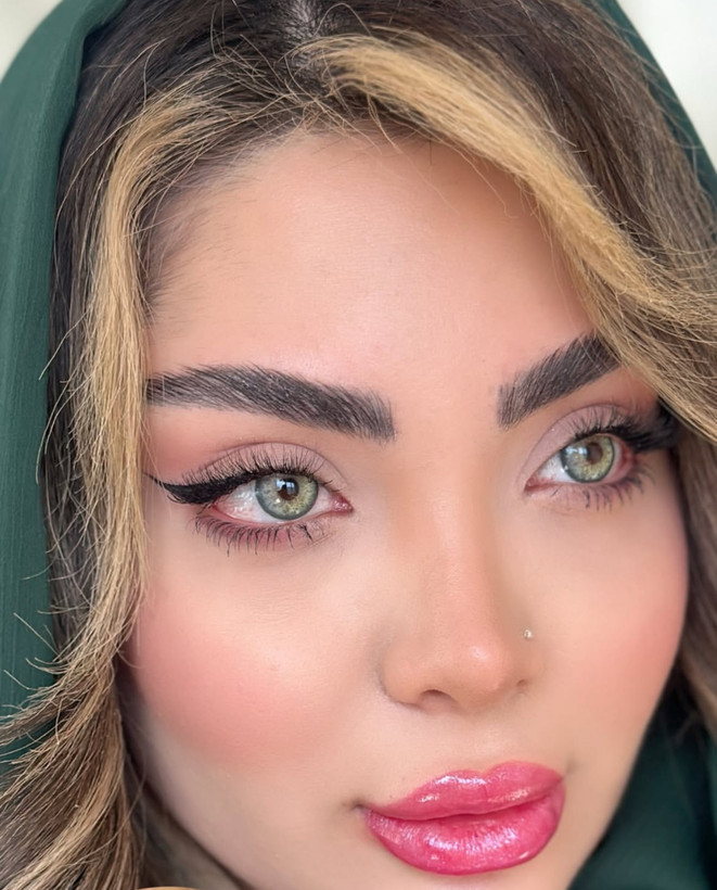 لنز رنگی سالانه نچرال گرین یونیک دور مشکی