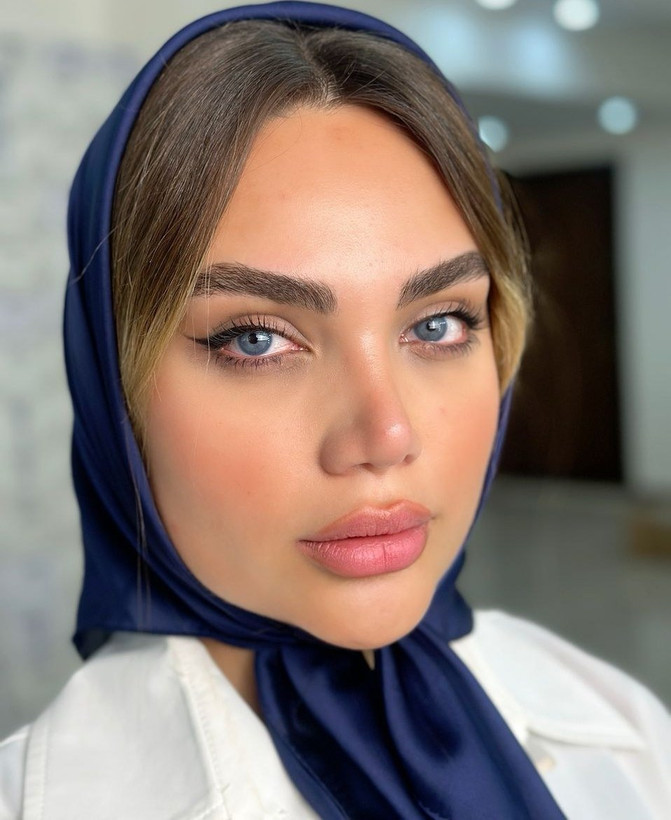 لنز رنگی سالانه دیزی یونیک آبی تیله ای بدون دور