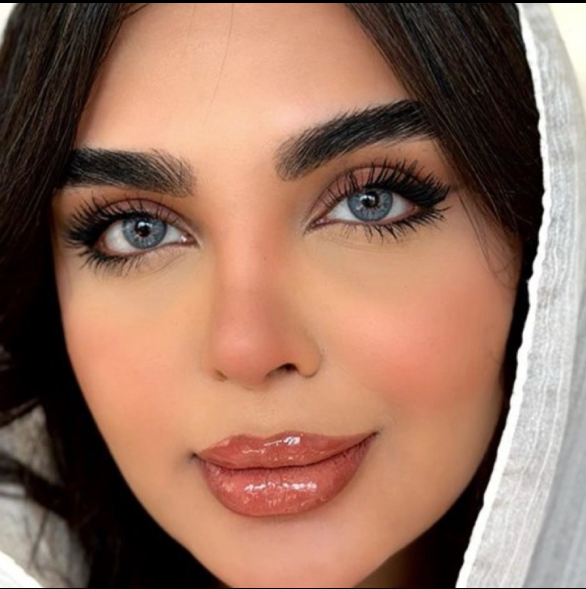 لنز رنگی زیبایی فصلی ایندیگو یونیک
