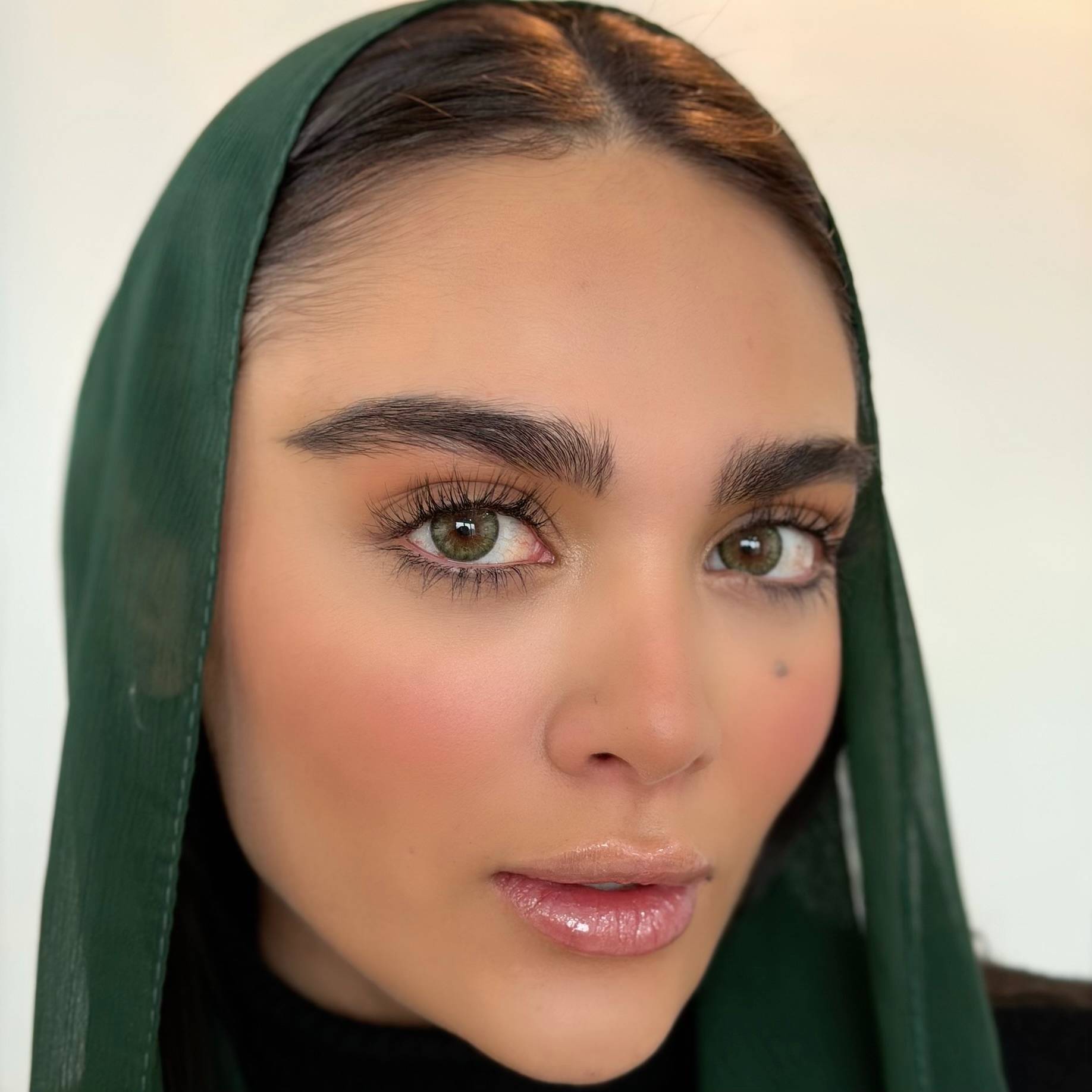 لنز رنگی سالانه آنفیلد برند وایب سبز تیره طبیعی