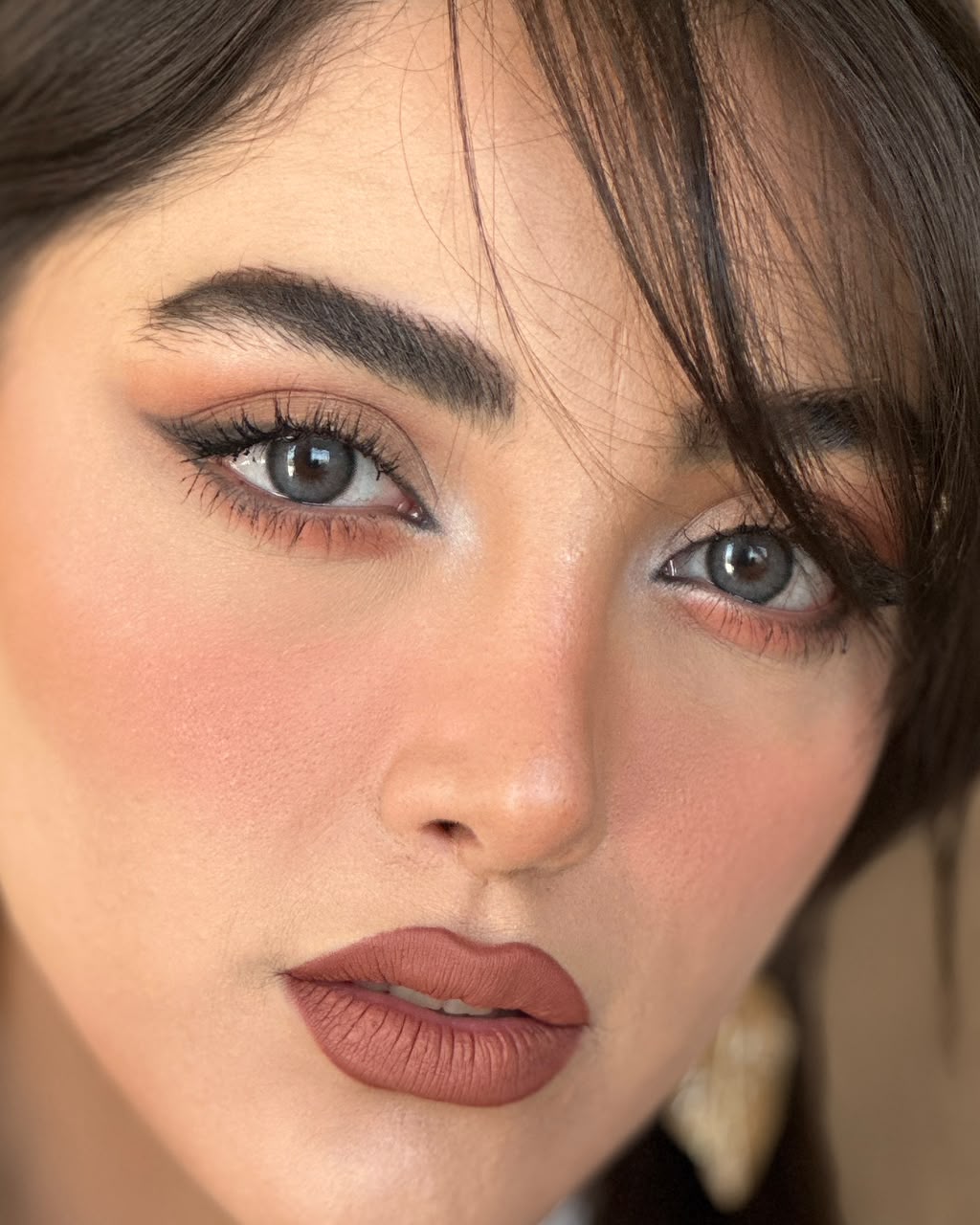 لنز رنگی فصلی دهب رنگ نچرال گری طوسی دورمشکی